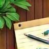 Bloc-notes sur table de jardin